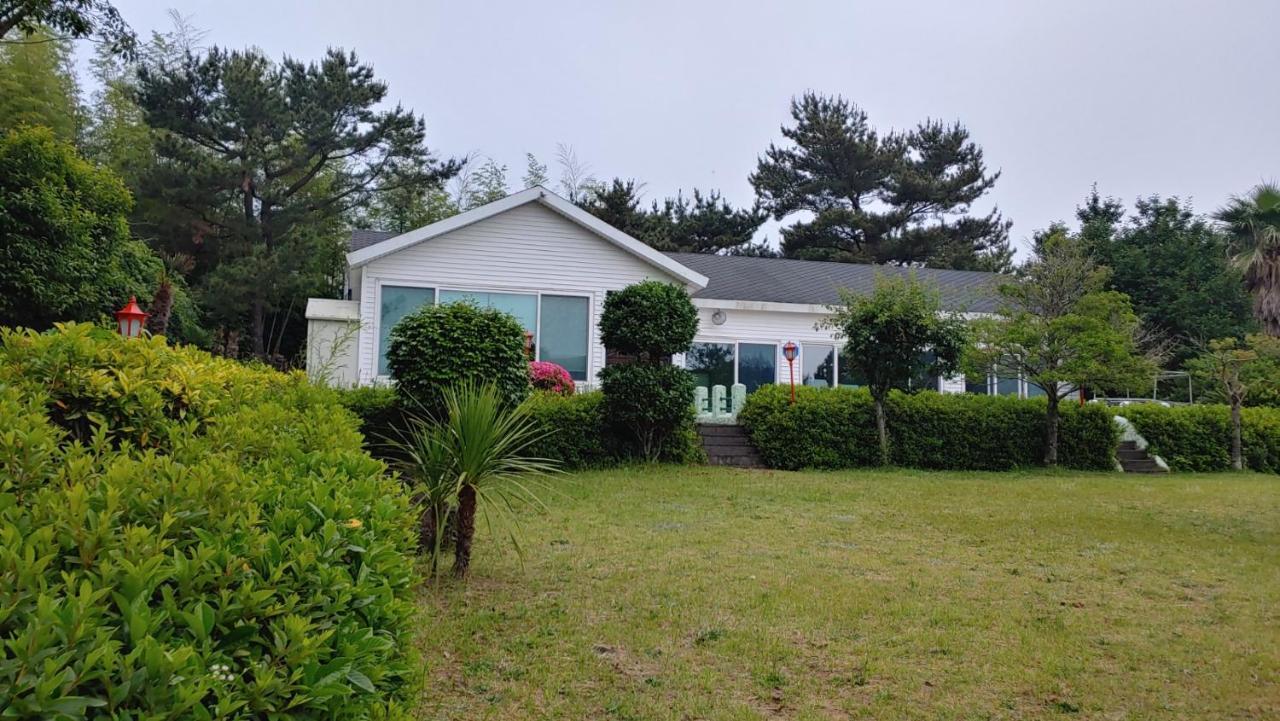 Rnb Town Pension Seogwipo Esterno foto